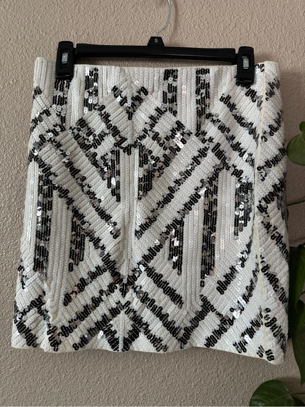 EXPRESS Silver And cream  Art Deco Print Sequin Mini Skirt